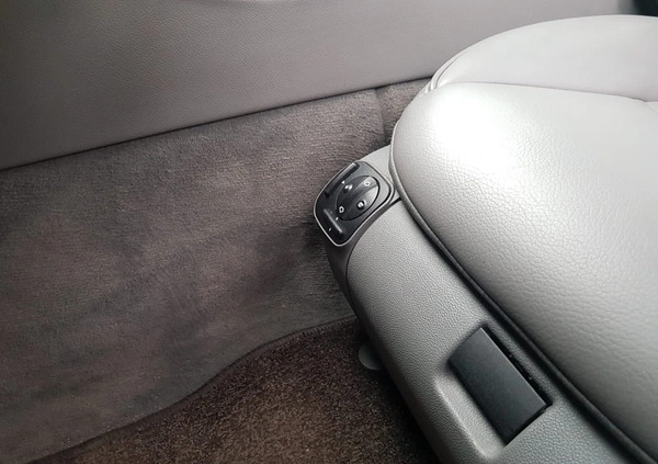 Mercedes-Benz CLS cena 53900 przebieg: 188300, rok produkcji 2010 z Działoszyn małe 254